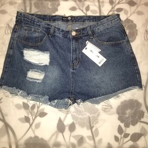 ⭐️2/$30 Bundle Deal BooHoo Brand Denim Studded Distressed Shorts